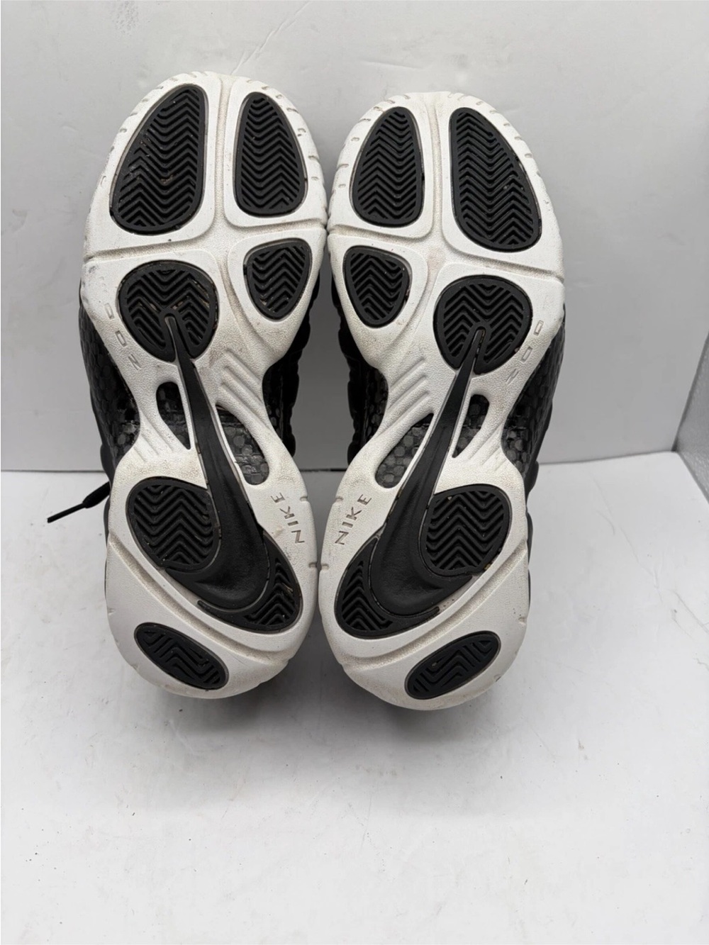 Nike Foamposite Pro “Dr. Doom” Black/White 624041-006 Men’s Size 8.5 - Picture 14 of 16